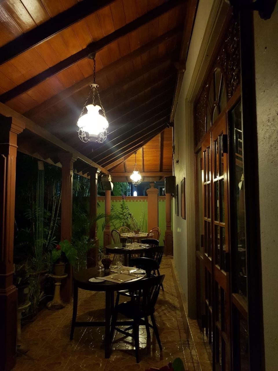 The Norfolk Heritage Airport Villa 카투나야크 외부 사진